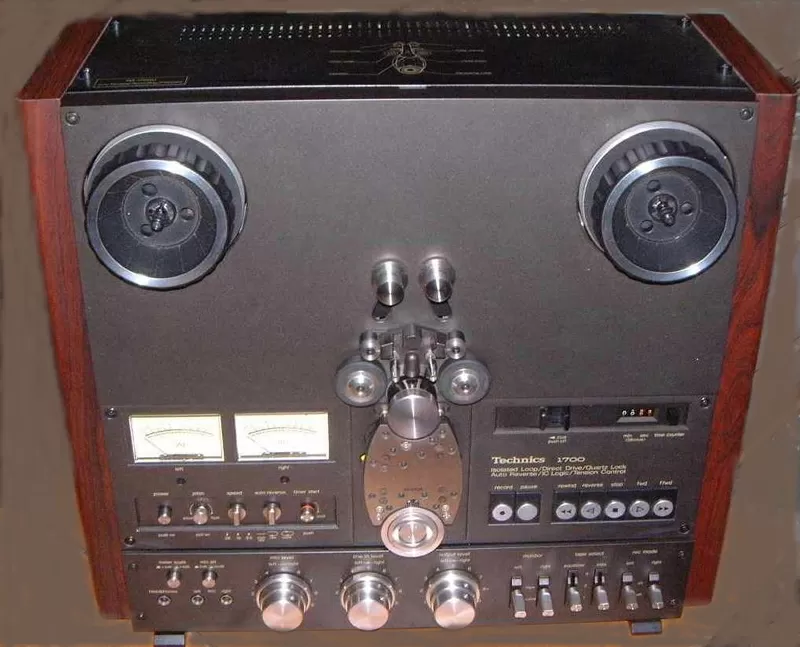 Старая качественная японская аудио аппаратура.
