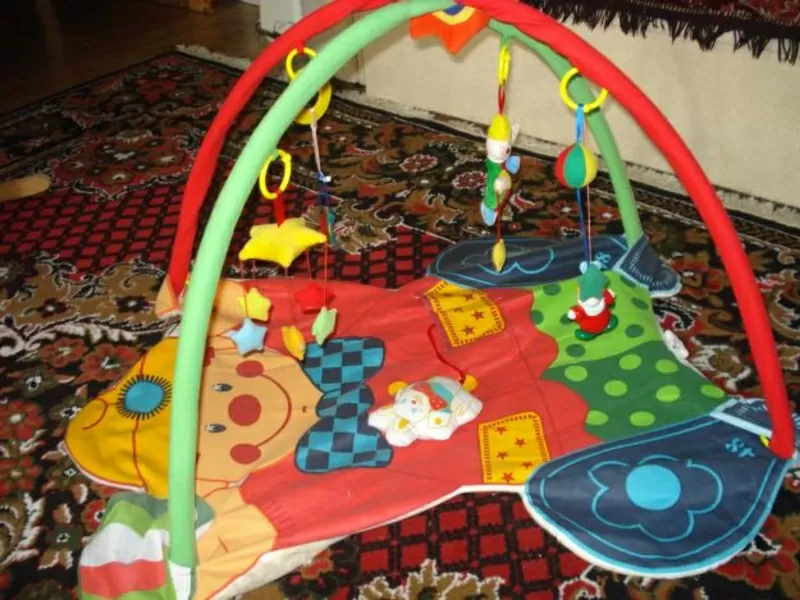   Продам коврик развивающий, 4 подвесные игрушки